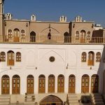 اقامتگاه سنتی خانه پارسی کاشان | رنگ و بویی از تاریخ و طراوات