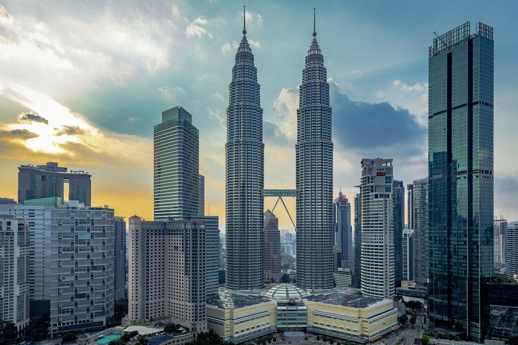 از معروف ترین جاهای دیدنی مالزی برج های دو قلوی پتروناس هستند