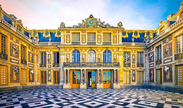 نمای زیبا از کاخ ورسای یکی از جاهای دیدنی در فرانسه
