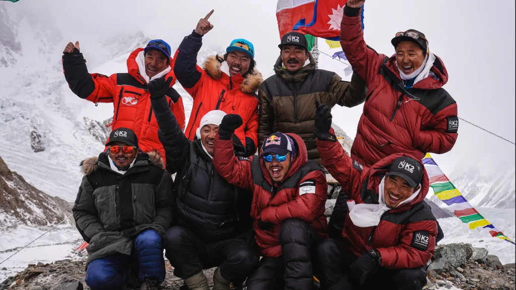 در ژانویه 2021، تیمی متشکل از 10 کوهنورد نپالی به رهبری نیمسدای پورجا به اولین نفراتی تبدیل شدند که قله زمستانی K2  فتح کرده و تاریخ ساز شوند.