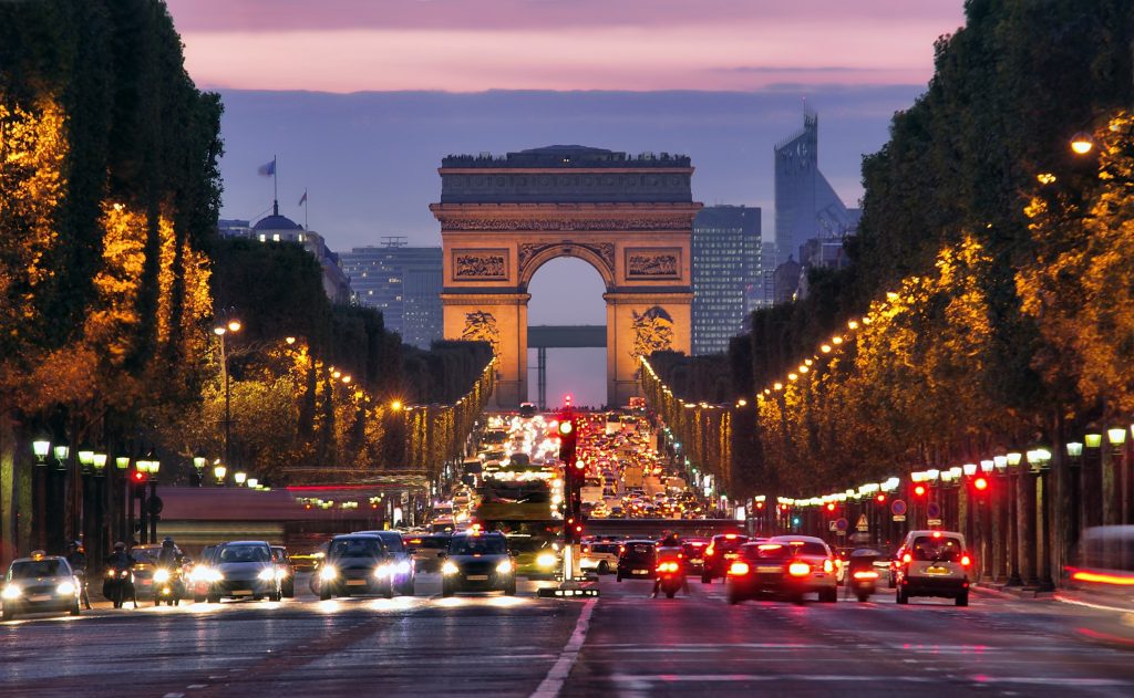 سفر به فرانسه در فصل بهار؛ بیاد ماندنی ترین شب زندگیتان را در پاریس بسازید